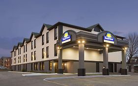 Days Inn By Wyndham Toronto East Lakeview
